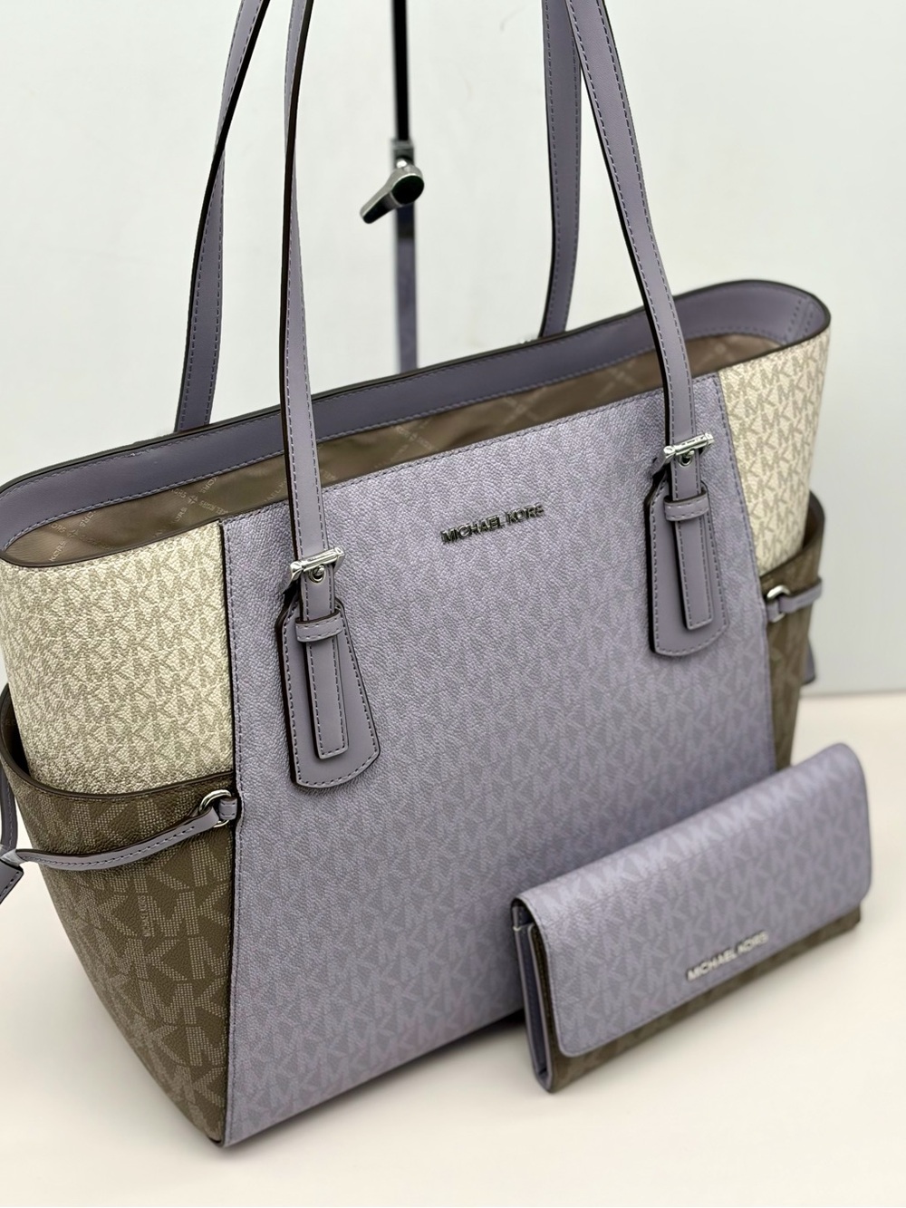 Michael Kors Voyager MK Logo
Tote Shoulder Bag with Matching
Wallet Lilac Multi - Picture 12 of 14